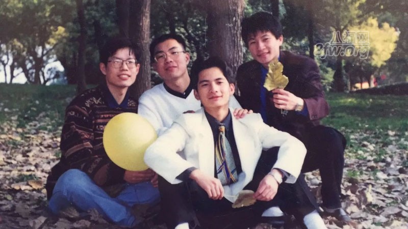 新入学时与同学游玩上海长风公园