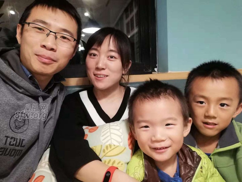 两孩儿都已经上学