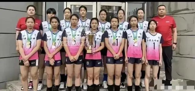 齐齐哈尔三十四中女子排球队