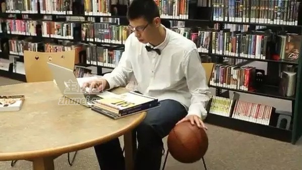 林书豪的表现，证明他不是个只会念书的书呆子。