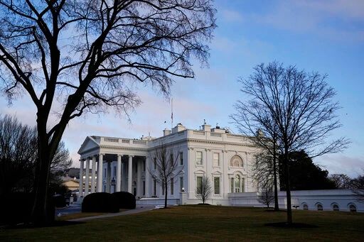 美国降半旗，以铭记因疫情逝去的50万人